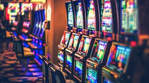 Layar pemilihan kategori permainan olxtoto 4d menampilkan olahraga, kasino langsung, dan slot